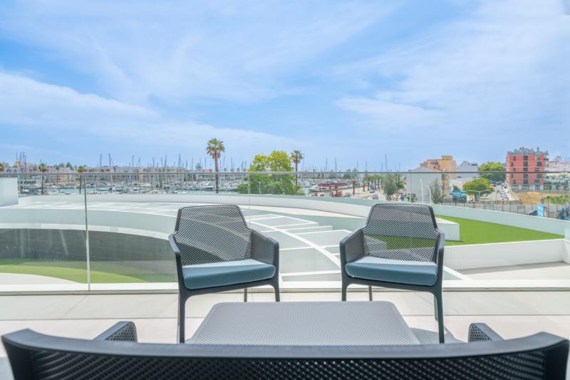 Designer Marina View Apartment (CS 4-2B)