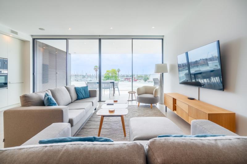 Designer Marina View Apartment (CS 4-2B)