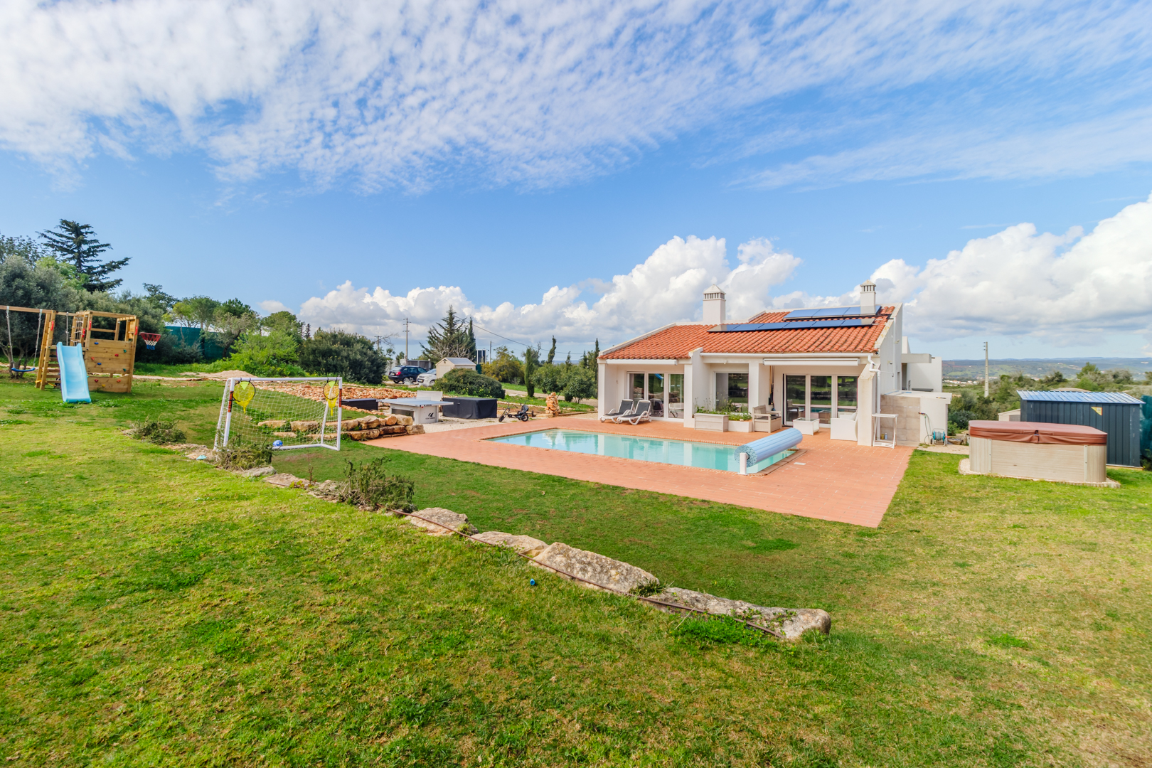 Qlistings - 4 Bedrooms - 3 Bathrooms - Private Swimming Pool Property Image