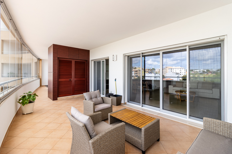 Santo Amaro 2 bedroom apartment with large terrace, pool & gym (YSO) - Annual Let