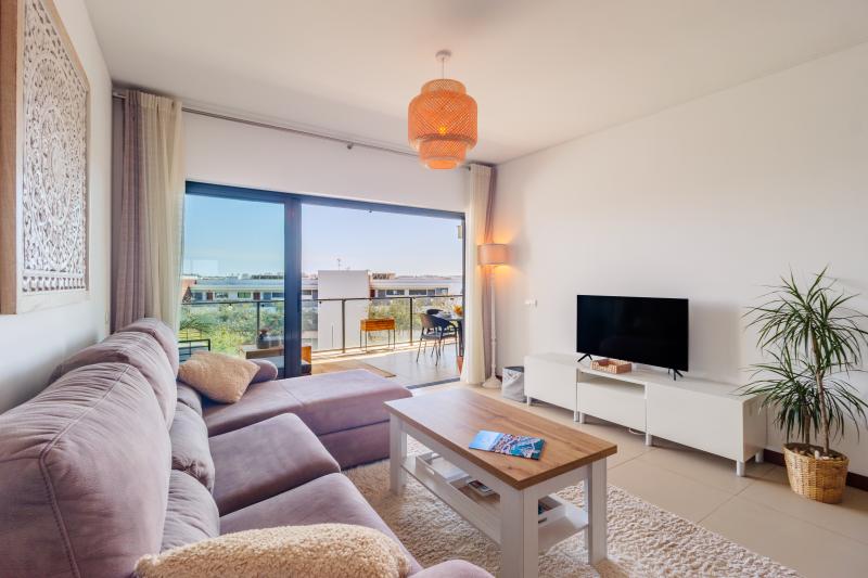 Marina Village 2 bedroom apartment (2-2E)