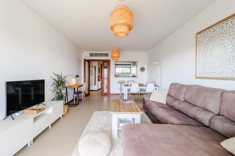 Marina Village 2 bedroom apartment (2-2E)