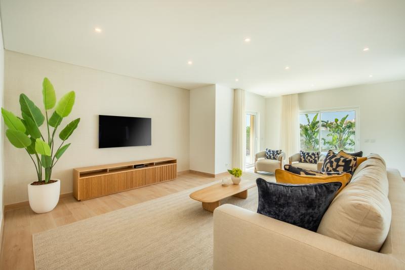 Tropical Beach Villa by Blue Diamond (21)