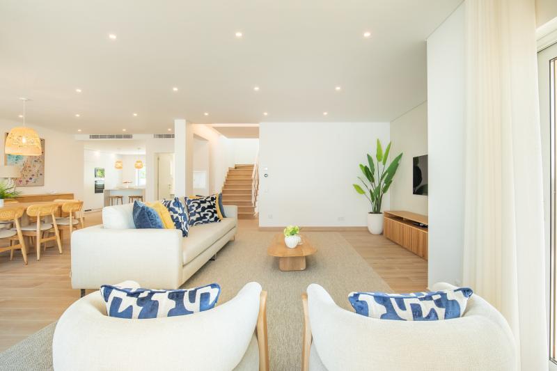 Tropical Beach Villa by Blue Diamond (21)