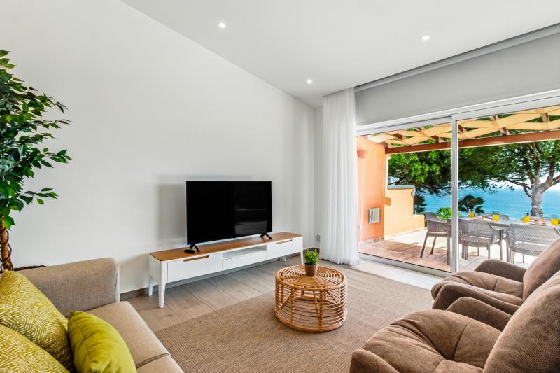 The Oceanfront Villa Luz (VR114)