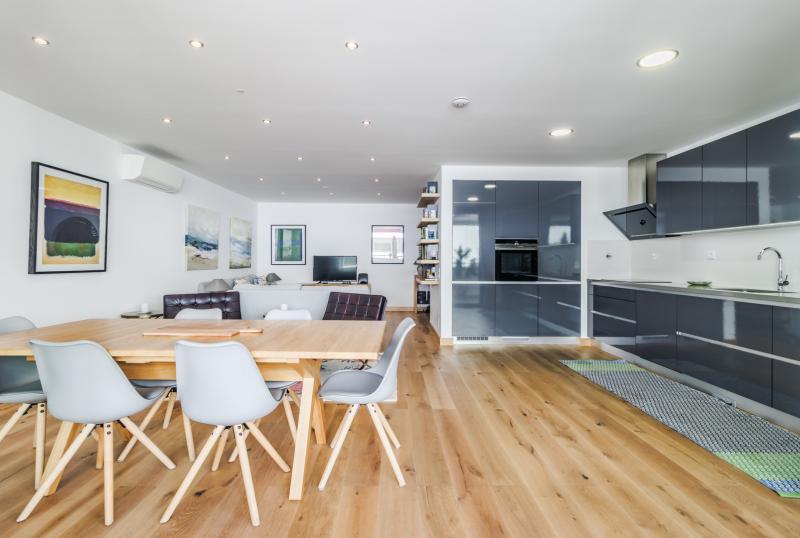 Stylish Les Jardins Apartment - 1E