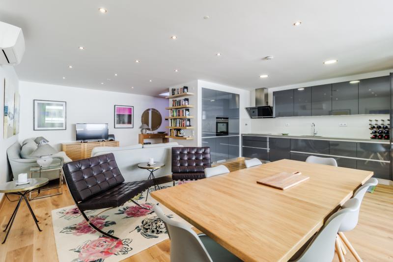 Stylish Les Jardins Apartment - 1E