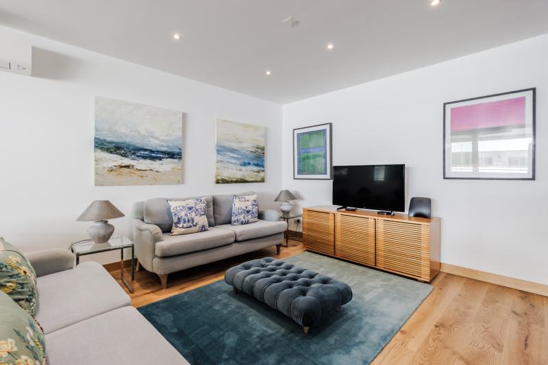 Stylish Les Jardins Apartment - 1E