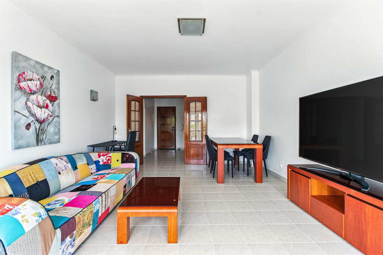 Spacious apartment in great location (DH) - Annual Let