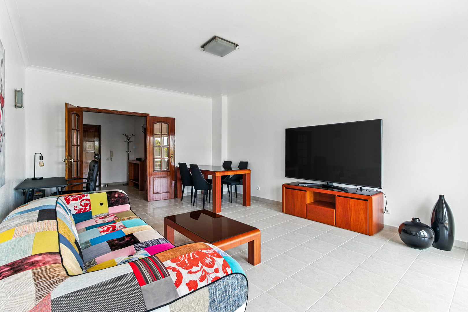 Spacious apartment in great location (DH) - Annual Let