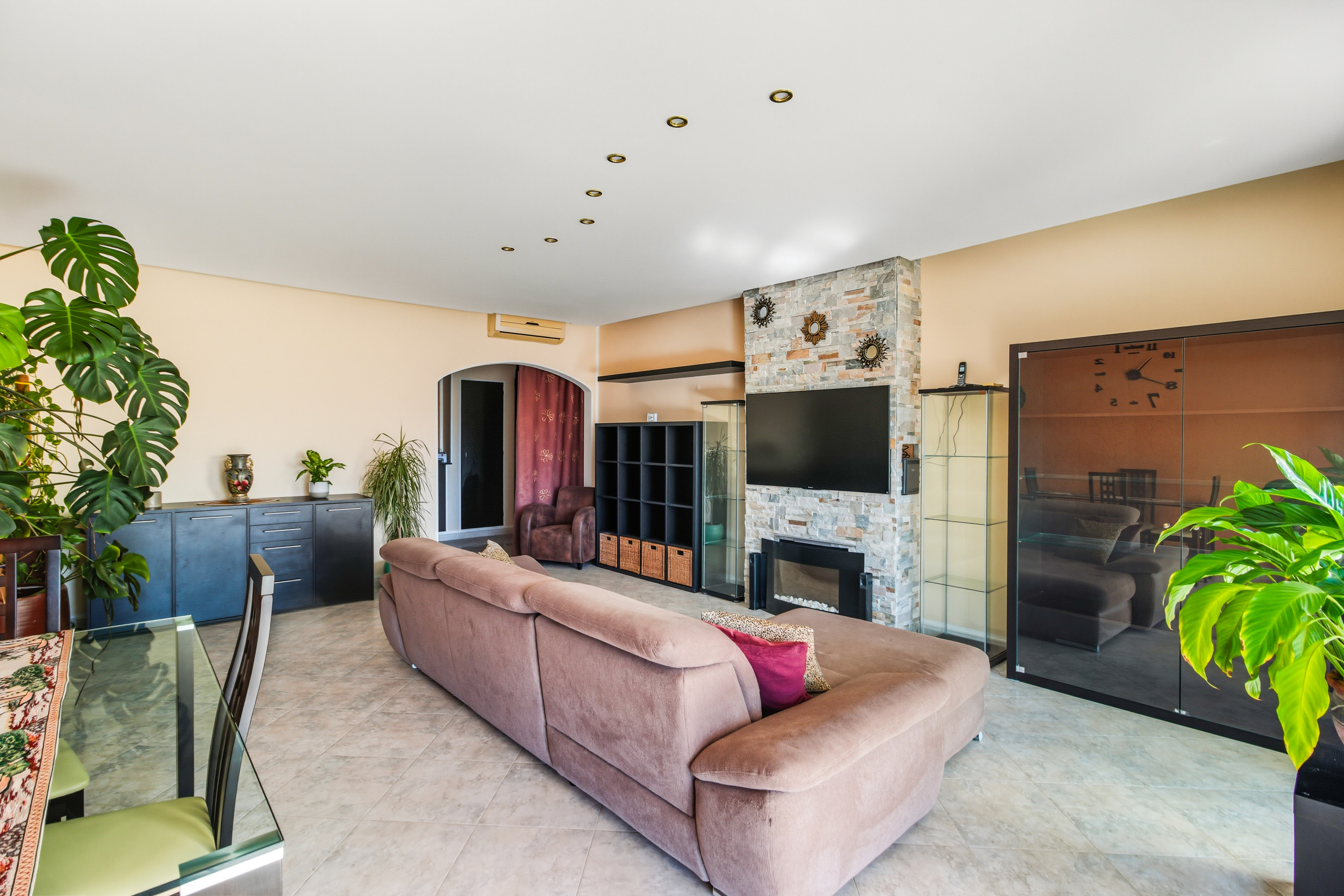 Charming property in great location and garage (VL) - Annual Let