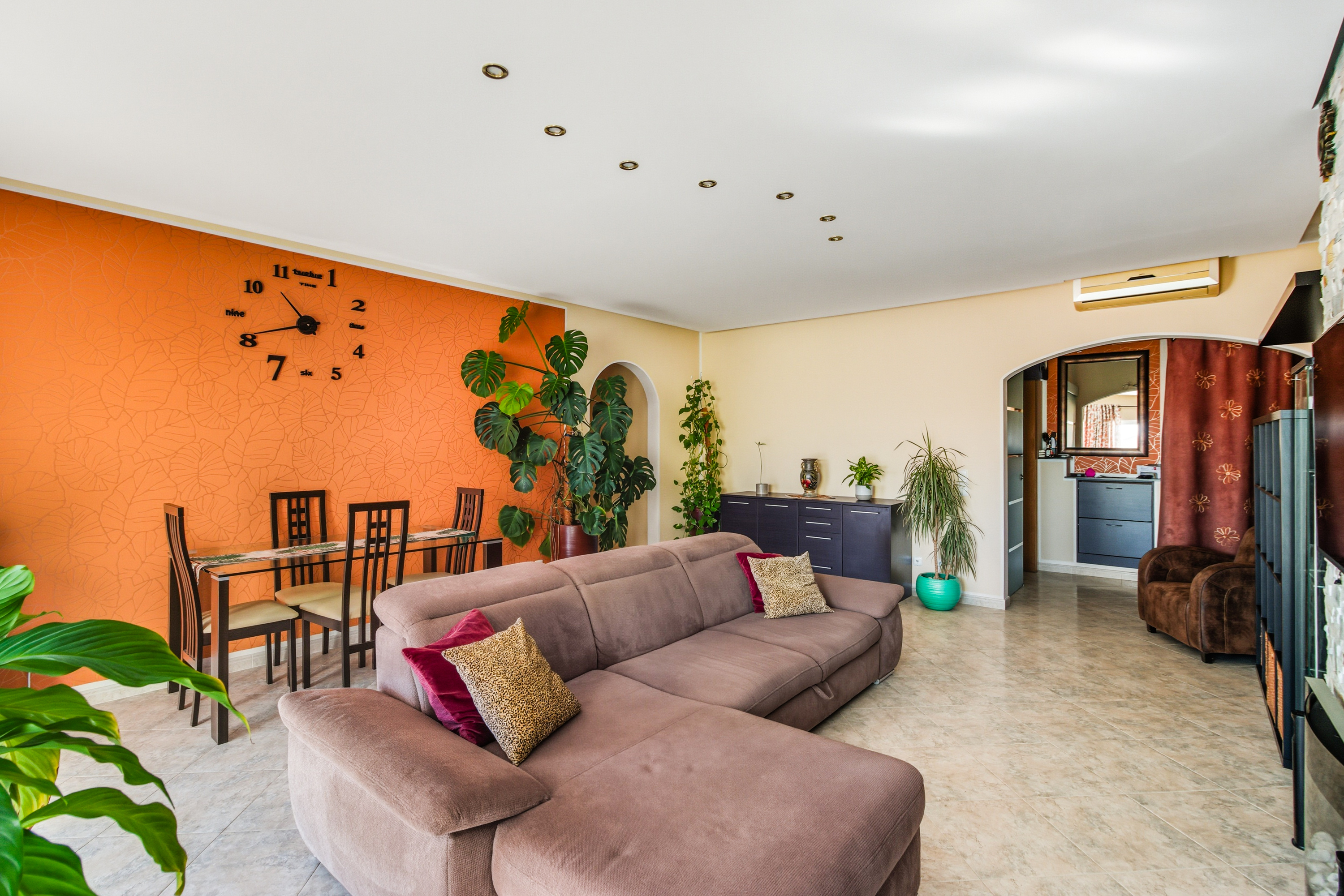 Charming property in great location and garage (VL) - Annual Let