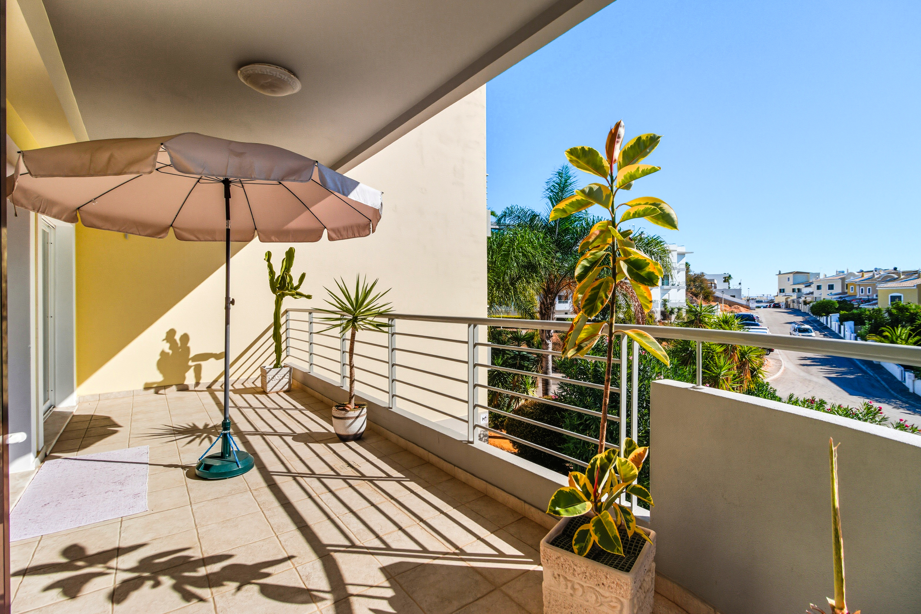 Charming property in great location and garage (VL) - Annual Let