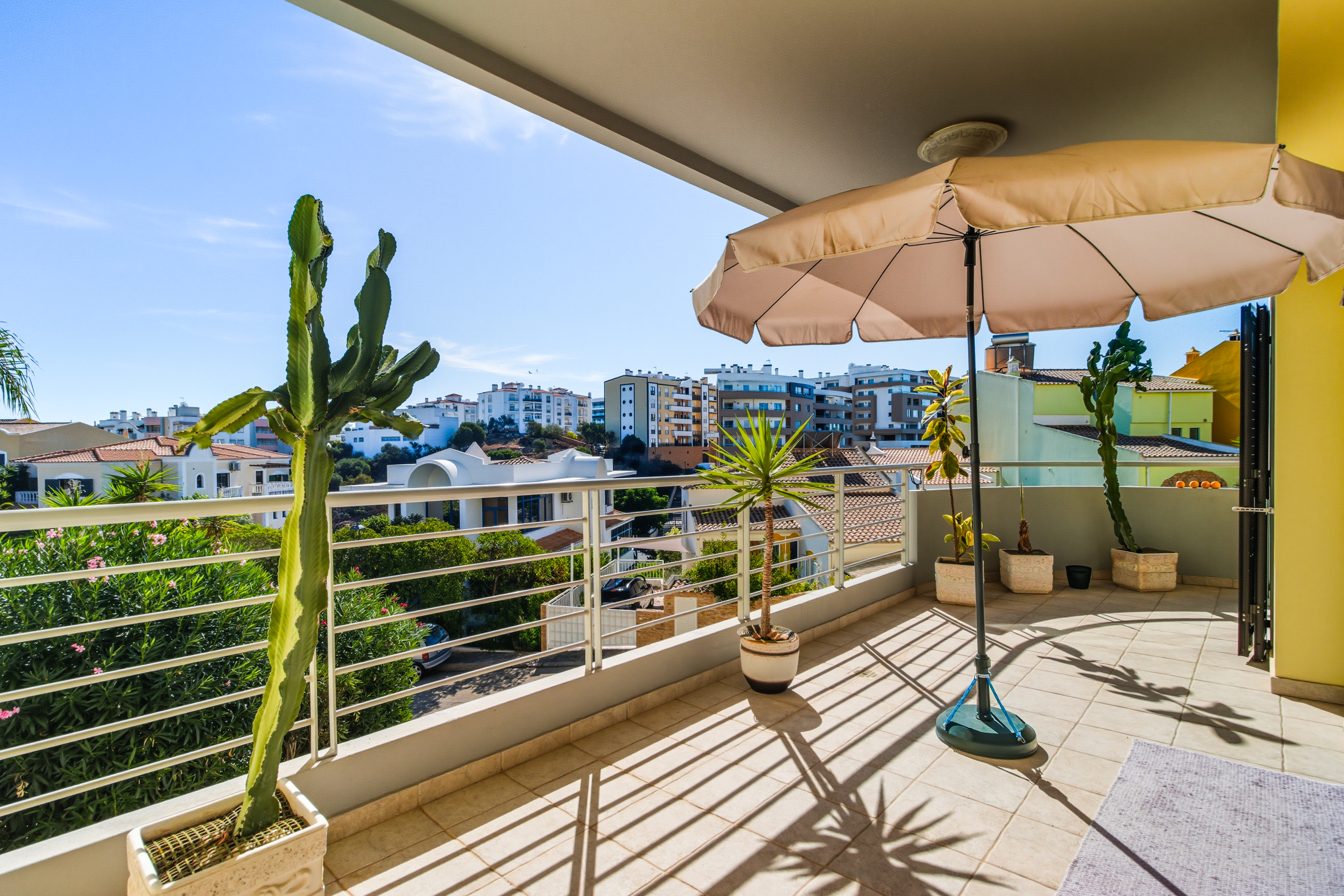 Charming property in great location and garage (VL) - Annual Let