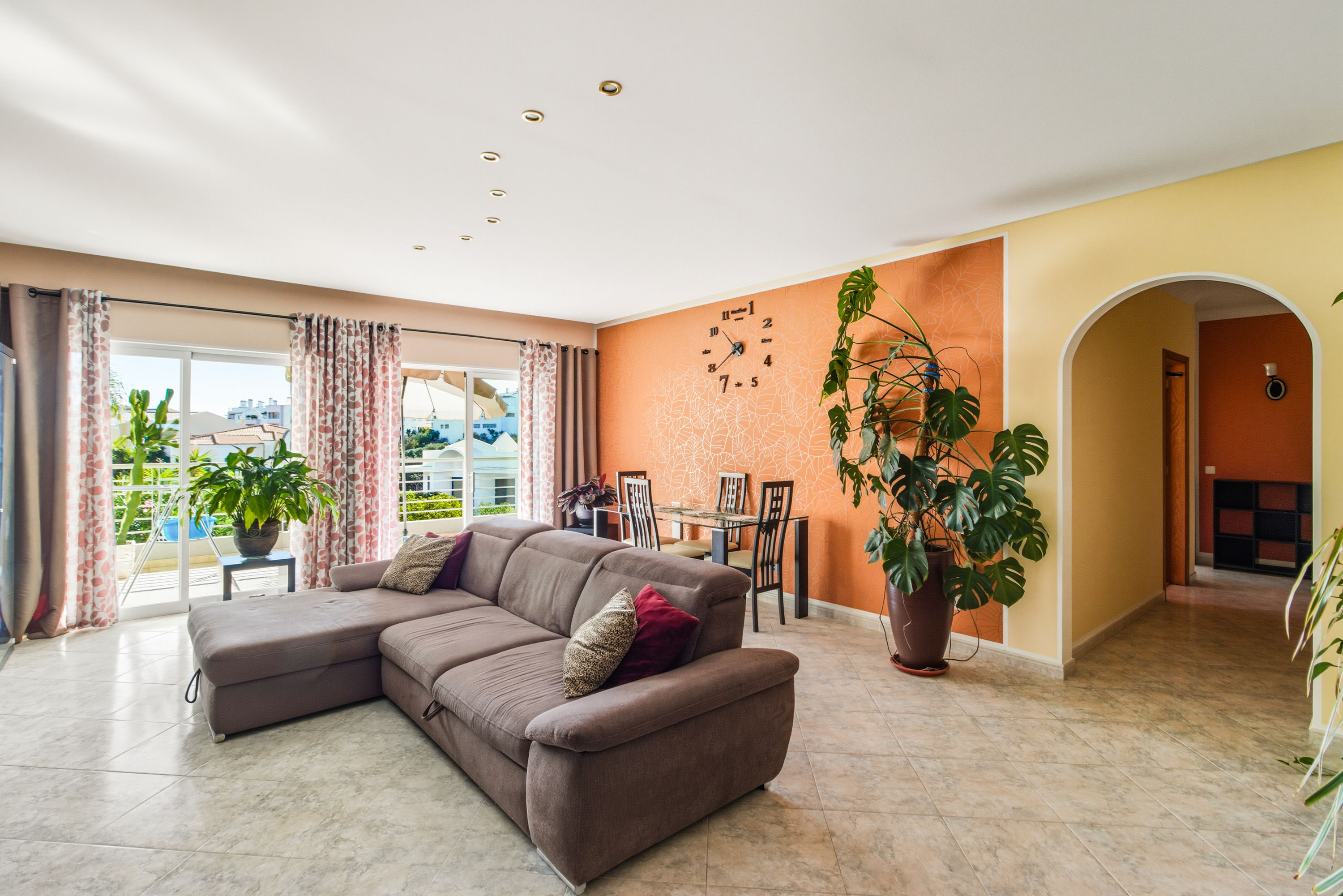 Charming property in great location and garage (VL) - Annual Let