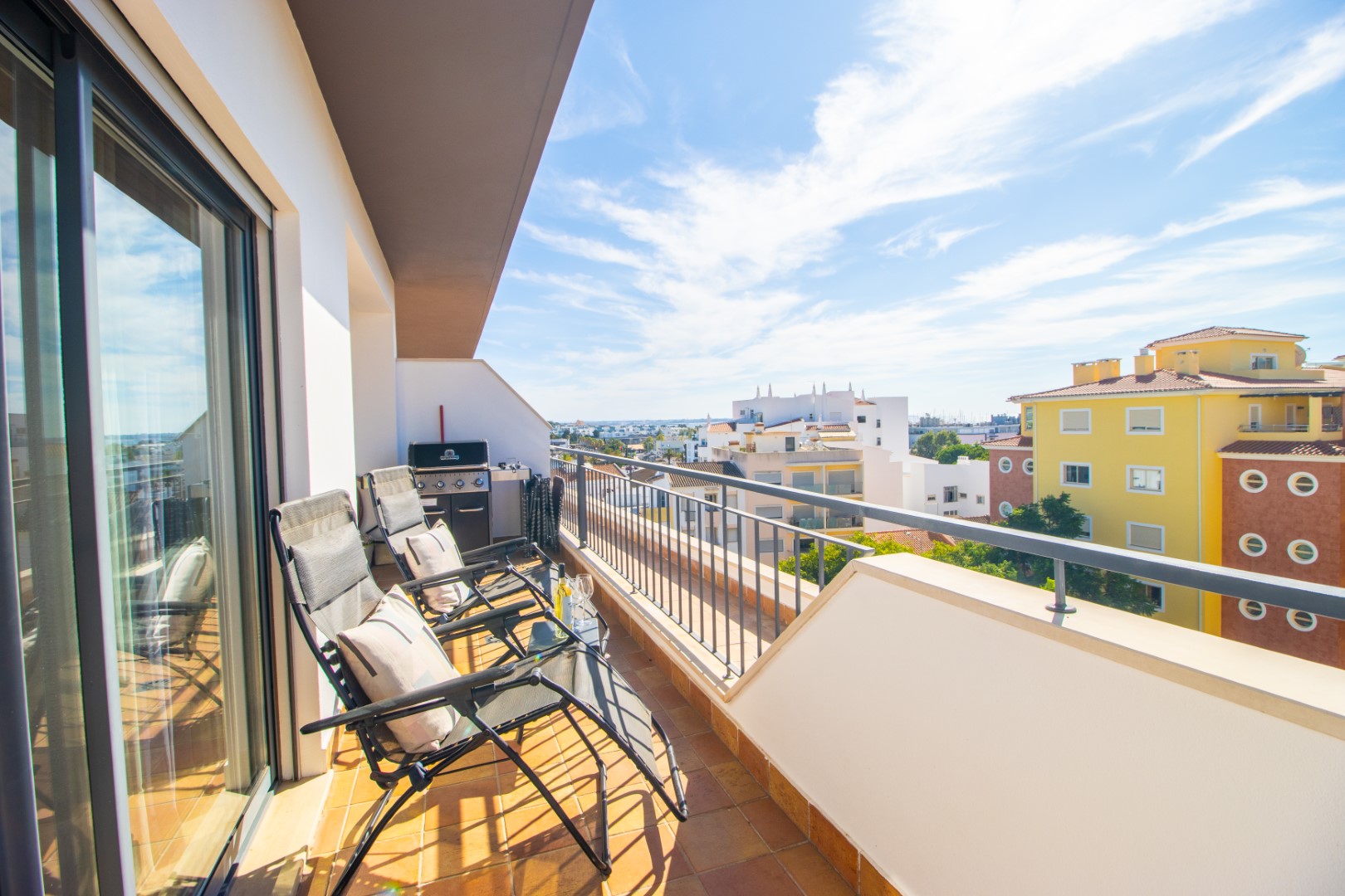 Quinta das Palmeiras 1-bedroom penthouse apartment lt.9 (JC)