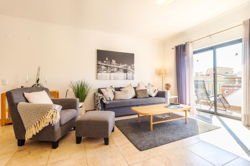 Quinta das Palmeiras 1-bedroom penthouse apartment lt.9 (JC)