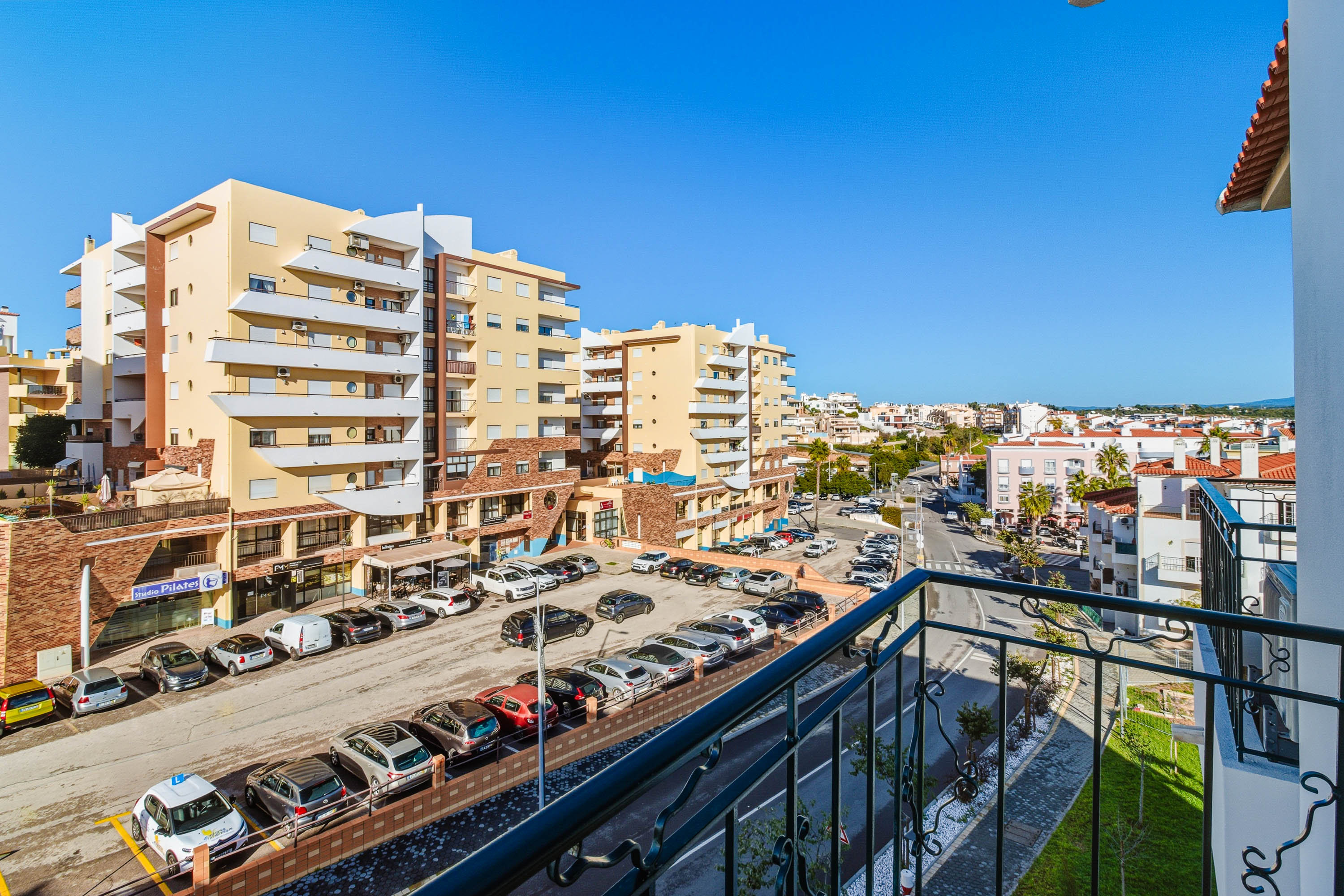 Stylish 3 bedrooms apartment with garage (PJ) - Annual Let