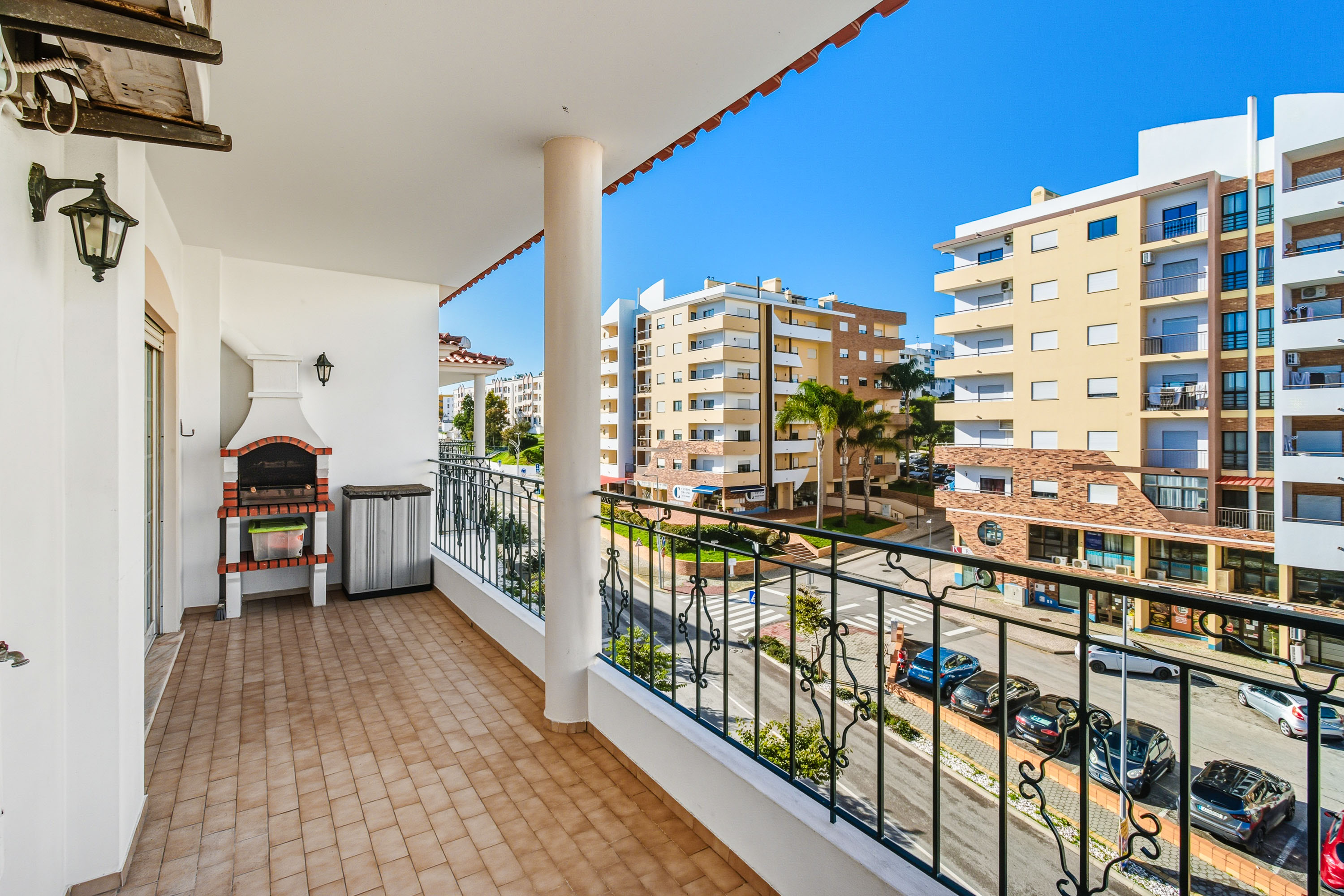 Stylish 3 bedrooms apartment with garage (PJ) - Annual Let