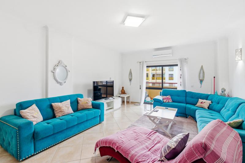 Two bedrooms apartment within walking distance to Dona Ana beach (GNHW) - Annual Let