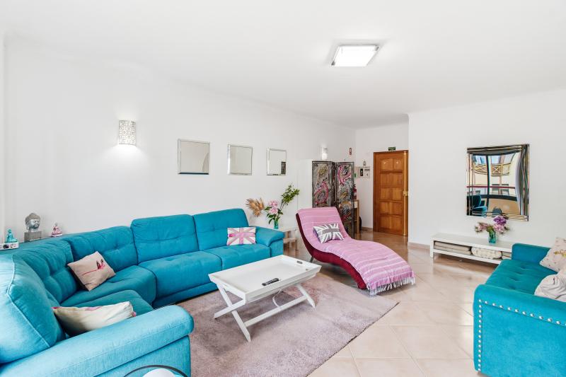 Two bedrooms apartment within walking distance to Dona Ana beach (GNHW) - Annual Let