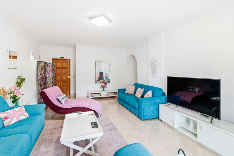 Two bedrooms apartment within walking distance to Dona Ana beach (GNHW) - Annual Let