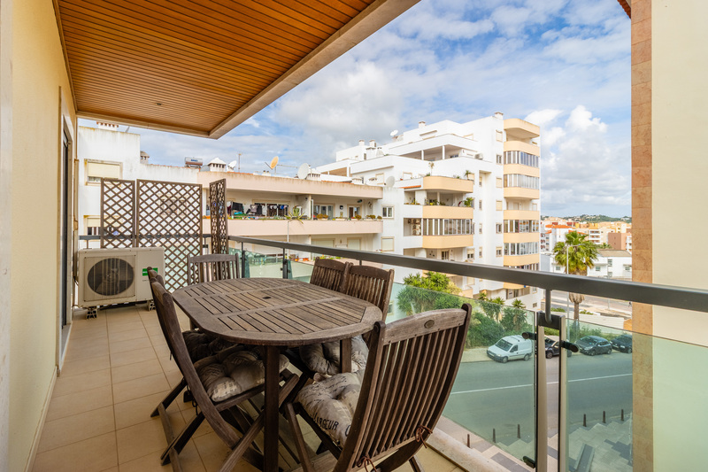 Stylish two bedrooms apartment with garage (IM) - Annual Let