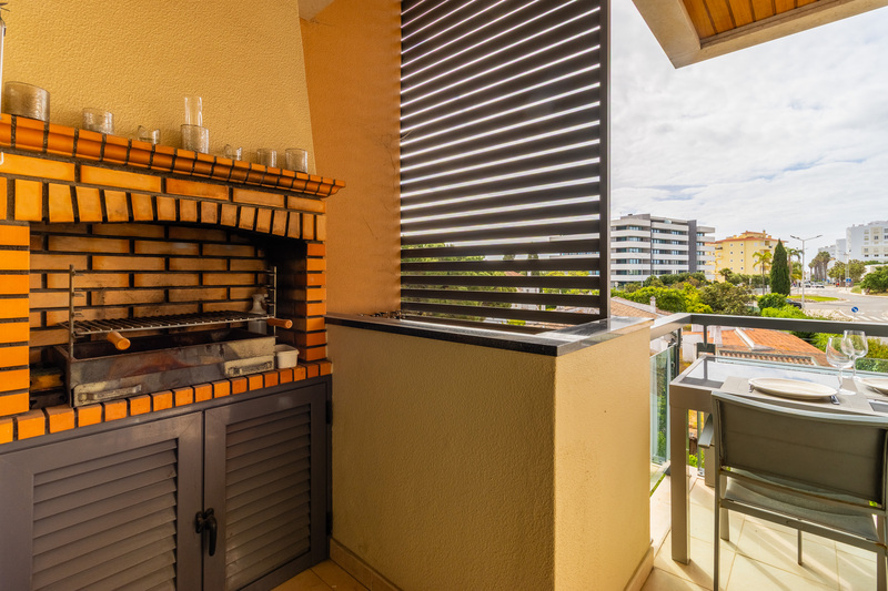 Stylish two bedrooms apartment with garage (IM) - Annual Let