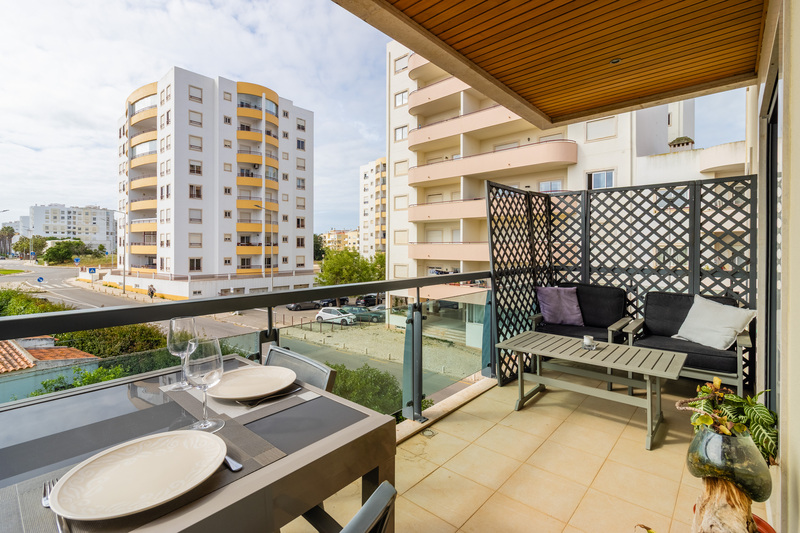 Stylish two bedrooms apartment with garage (IM) - Annual Let