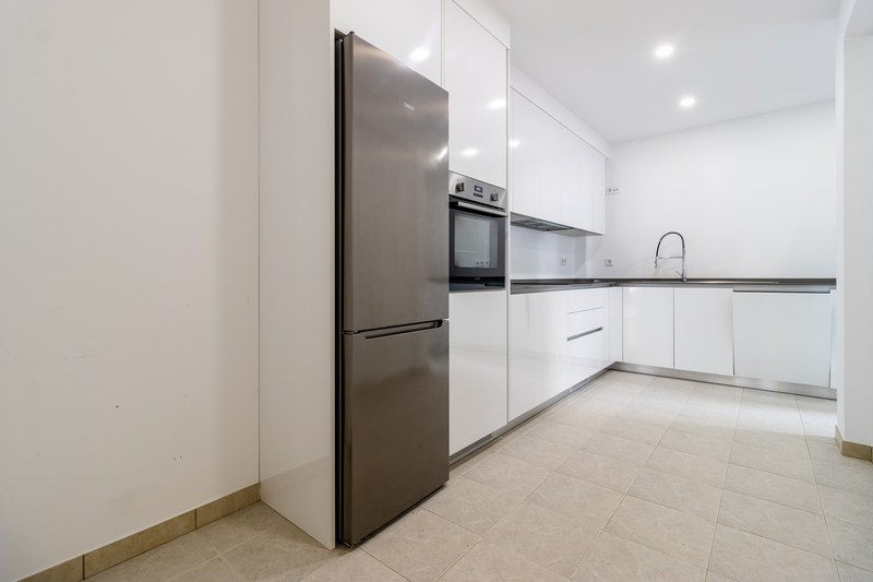 Spacious Unfurnished apartment in great location (RO) - Annual Let(NM)