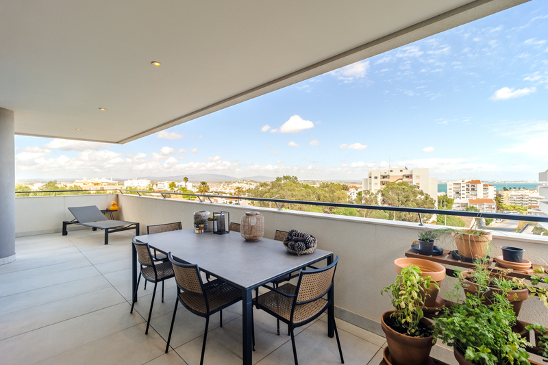 Luxurious 3 bedrooms with ocean views (KMH) - Annual Let